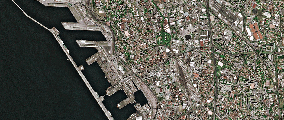 Марсель, Франция, съемка со спутника SPOT-5 © CNES, разрешение 2,5 м